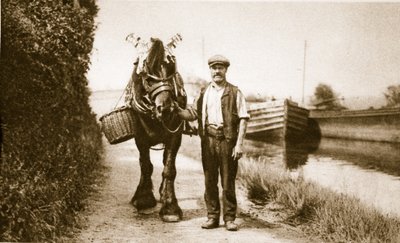 Ein Pferd bereit, einen Kanalbarkasse zu ziehen, London von English Photographer